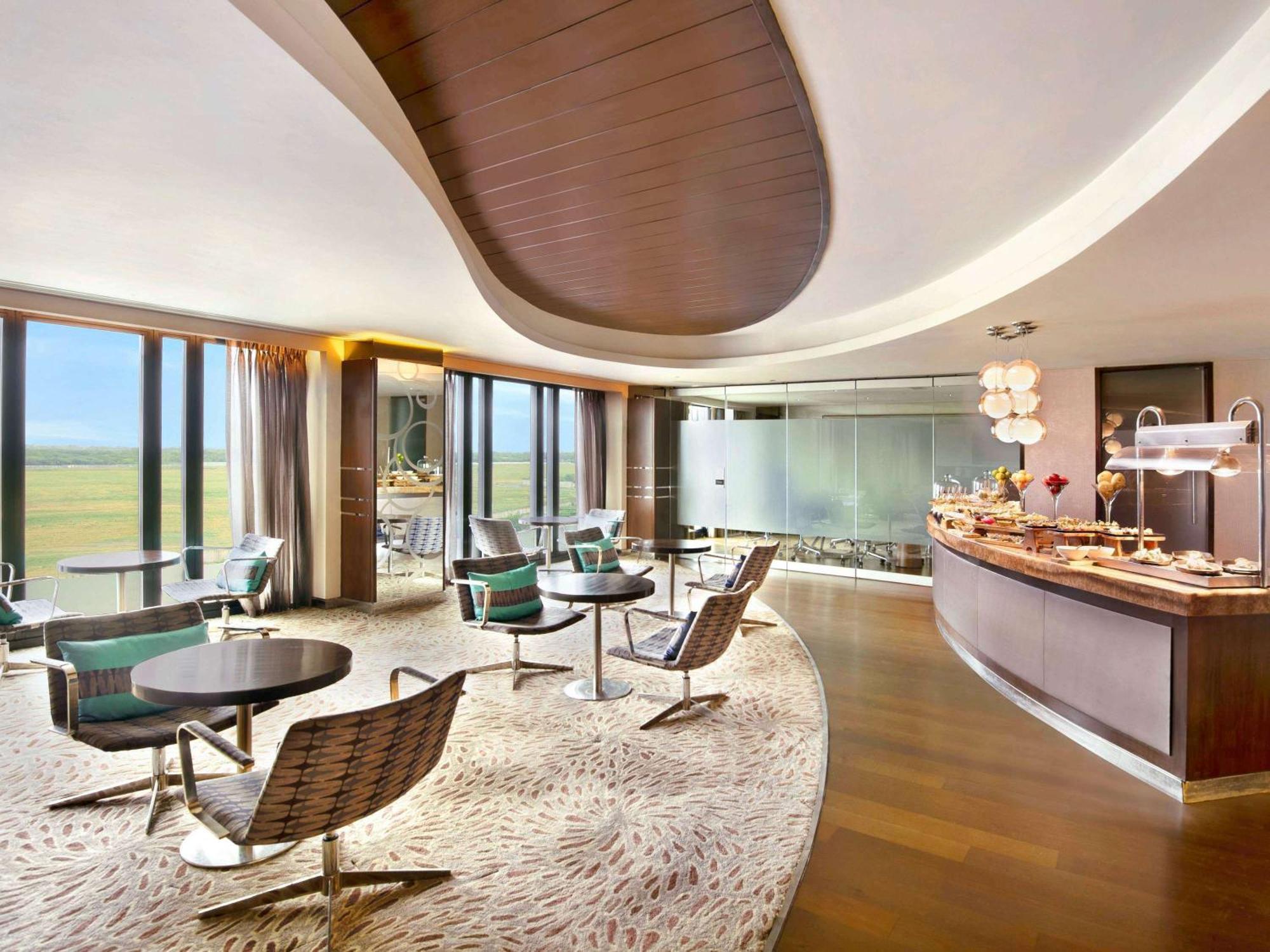 พูลแมน นิวเดลี อินเตอร์เนชั่นแนลแอร์พอร์ต - แอน แอคคอร์ลักชัวรีแบรนด์ Hotel ภายนอก รูปภาพ Club Lounge at KLIA