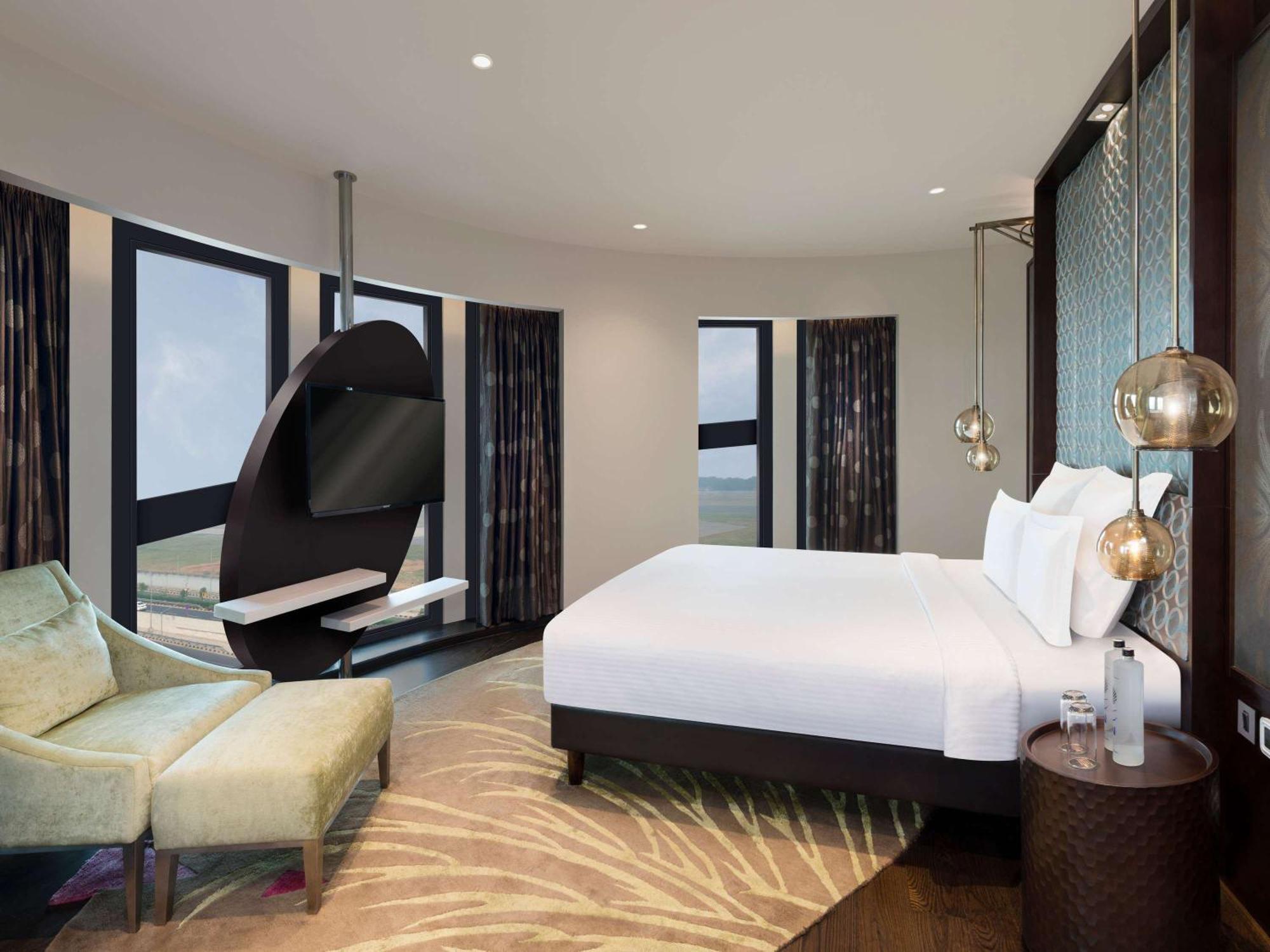 พูลแมน นิวเดลี อินเตอร์เนชั่นแนลแอร์พอร์ต - แอน แอคคอร์ลักชัวรีแบรนด์ Hotel ภายนอก รูปภาพ A bedroom at the hotel