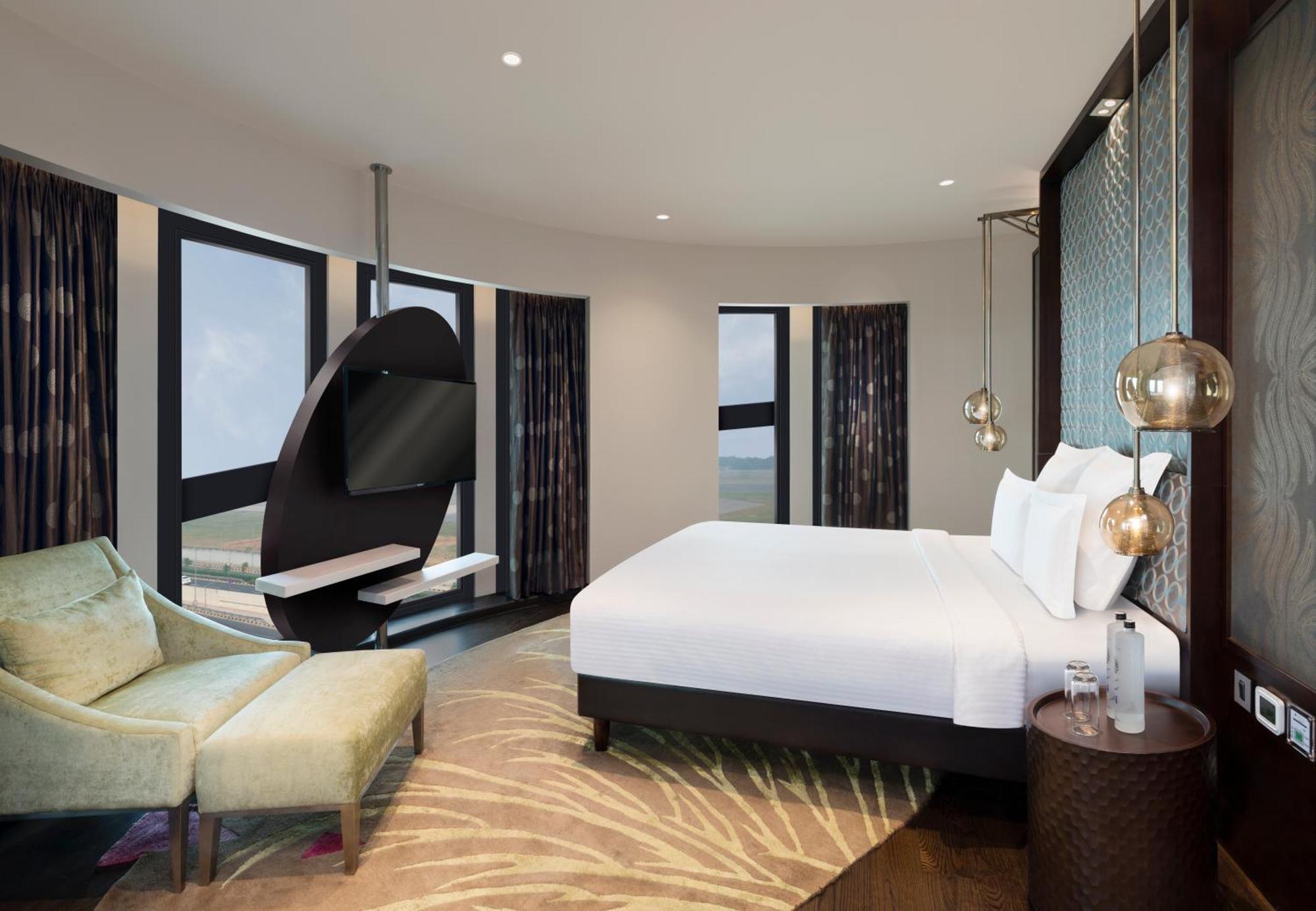 พูลแมน นิวเดลี อินเตอร์เนชั่นแนลแอร์พอร์ต - แอน แอคคอร์ลักชัวรีแบรนด์ Hotel ภายนอก รูปภาพ Suite room at the hotel