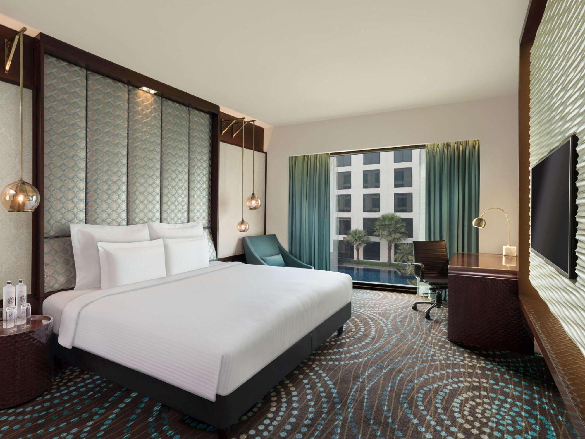 พูลแมน นิวเดลี อินเตอร์เนชั่นแนลแอร์พอร์ต - แอน แอคคอร์ลักชัวรีแบรนด์ Hotel ภายนอก รูปภาพ